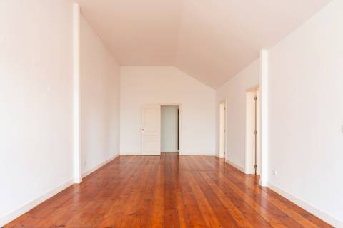 Charmoso apartamento T2 no Príncipe Real, com vistas verdadeiramente deslumbrantes.