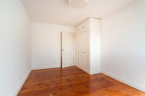 Charmoso apartamento T2 no Príncipe Real, com vistas verdadeiramente deslumbrantes.