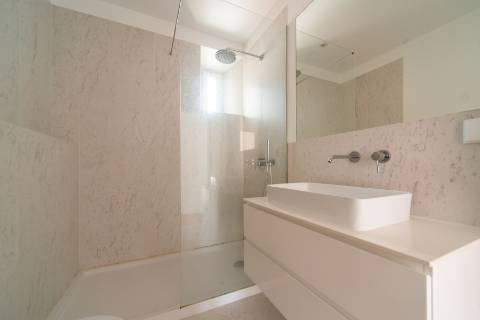 Charmoso apartamento T2 no Príncipe Real, com vistas verdadeiramente deslumbrantes.