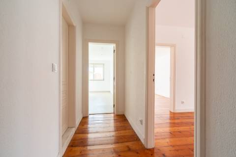 Charmoso apartamento T2 no Príncipe Real, com vistas verdadeiramente deslumbrantes.