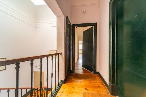 Charmoso apartamento T2 no Príncipe Real, com vistas verdadeiramente deslumbrantes.