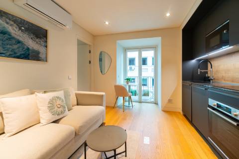 Apartamento T1 mobilado com varanda e elevador às Janelas Verdes na Lapa, Lisboa