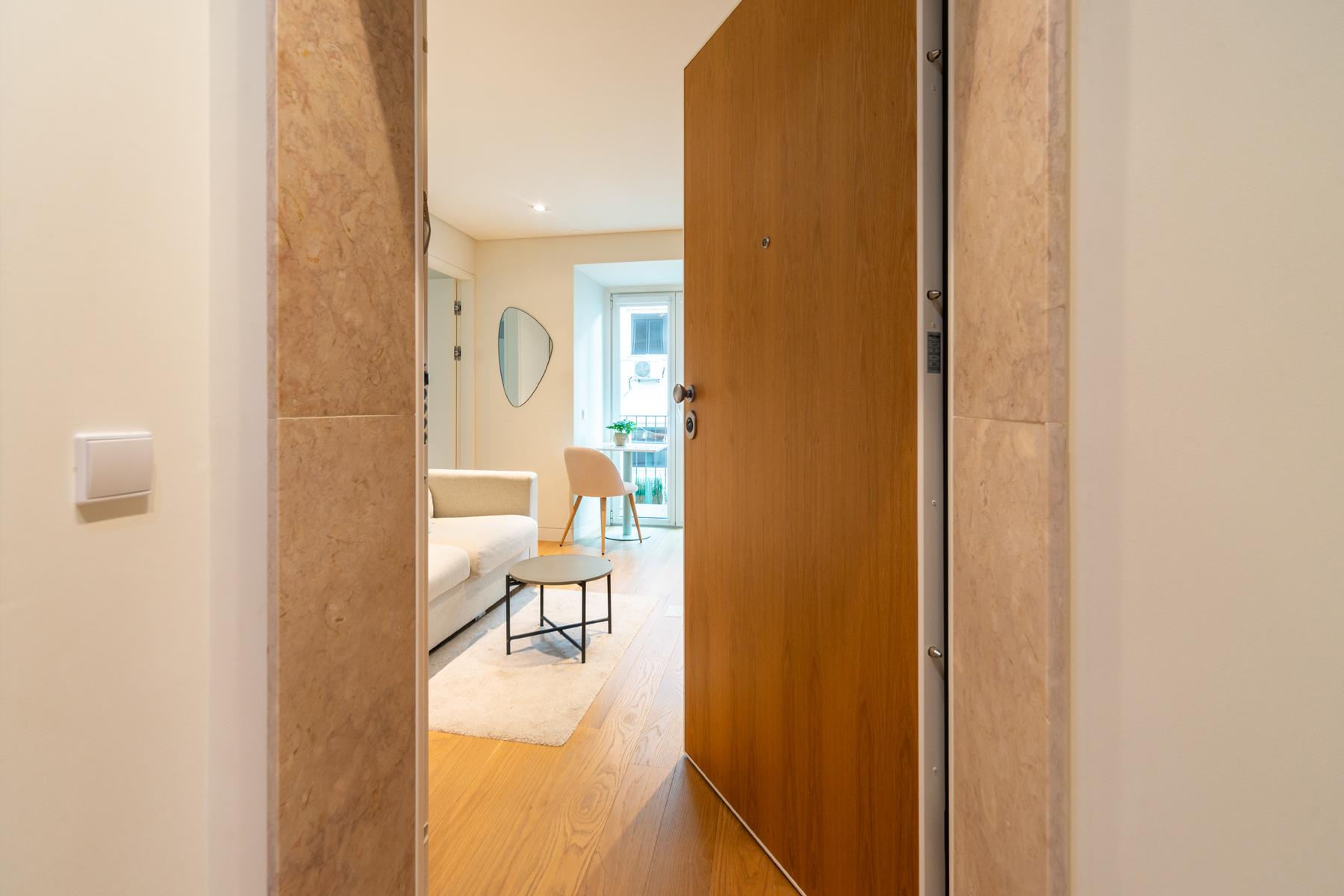 Apartamento T1 mobilado com varanda e elevador às Janelas Verdes na Lapa, Lisboa