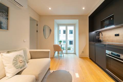 Apartamento T1 mobilado com varanda e elevador às Janelas Verdes na Lapa, Lisboa