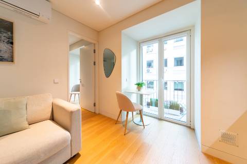 Apartamento T1 mobilado com varanda e elevador às Janelas Verdes na Lapa, Lisboa