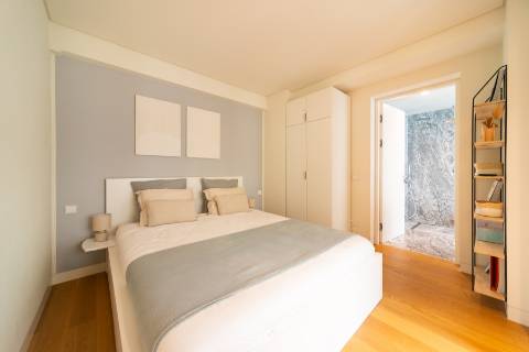 Apartamento T1 mobilado com varanda e elevador às Janelas Verdes na Lapa, Lisboa