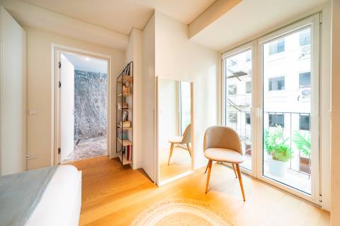 Apartamento T1 mobilado com varanda e elevador às Janelas Verdes na Lapa, Lisboa