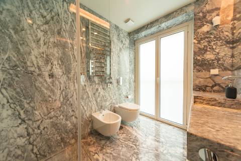 Apartamento T1 mobilado com varanda e elevador às Janelas Verdes na Lapa, Lisboa