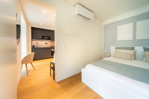 Apartamento T1 mobilado com varanda e elevador às Janelas Verdes na Lapa, Lisboa