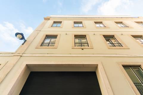 Apartamento T1 mobilado com varanda e elevador às Janelas Verdes na Lapa, Lisboa