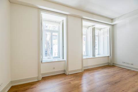 Apartamento T2 com jardim privativo, no Saldanha