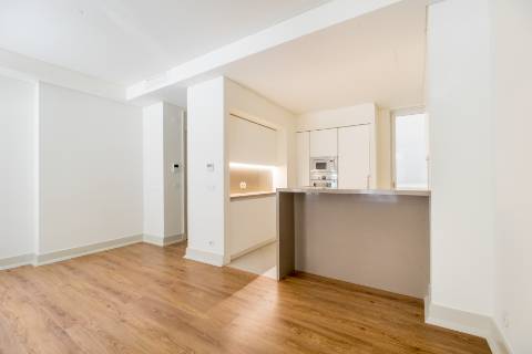 Apartamento T2 com jardim privativo, no Saldanha