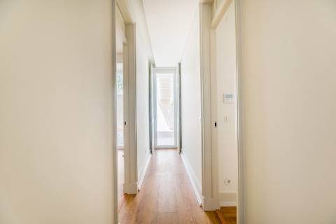 Apartamento T2 com jardim privativo, no Saldanha