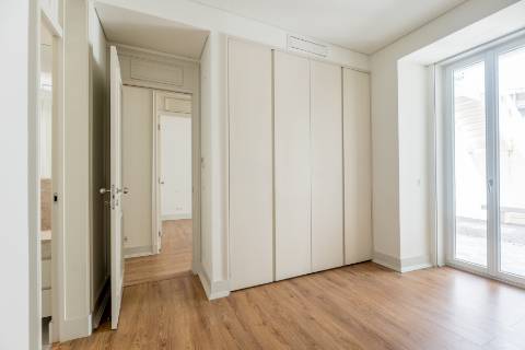 Apartamento T2 com jardim privativo, no Saldanha