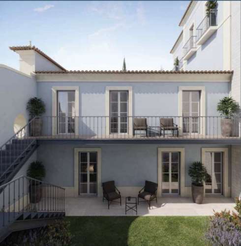 Apartamento T3 com varanda e estacionamento na Estrela