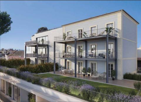 Apartamento T3 com varanda e estacionamento na Estrela