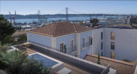 Apartamento T3 com varanda e estacionamento na Estrela