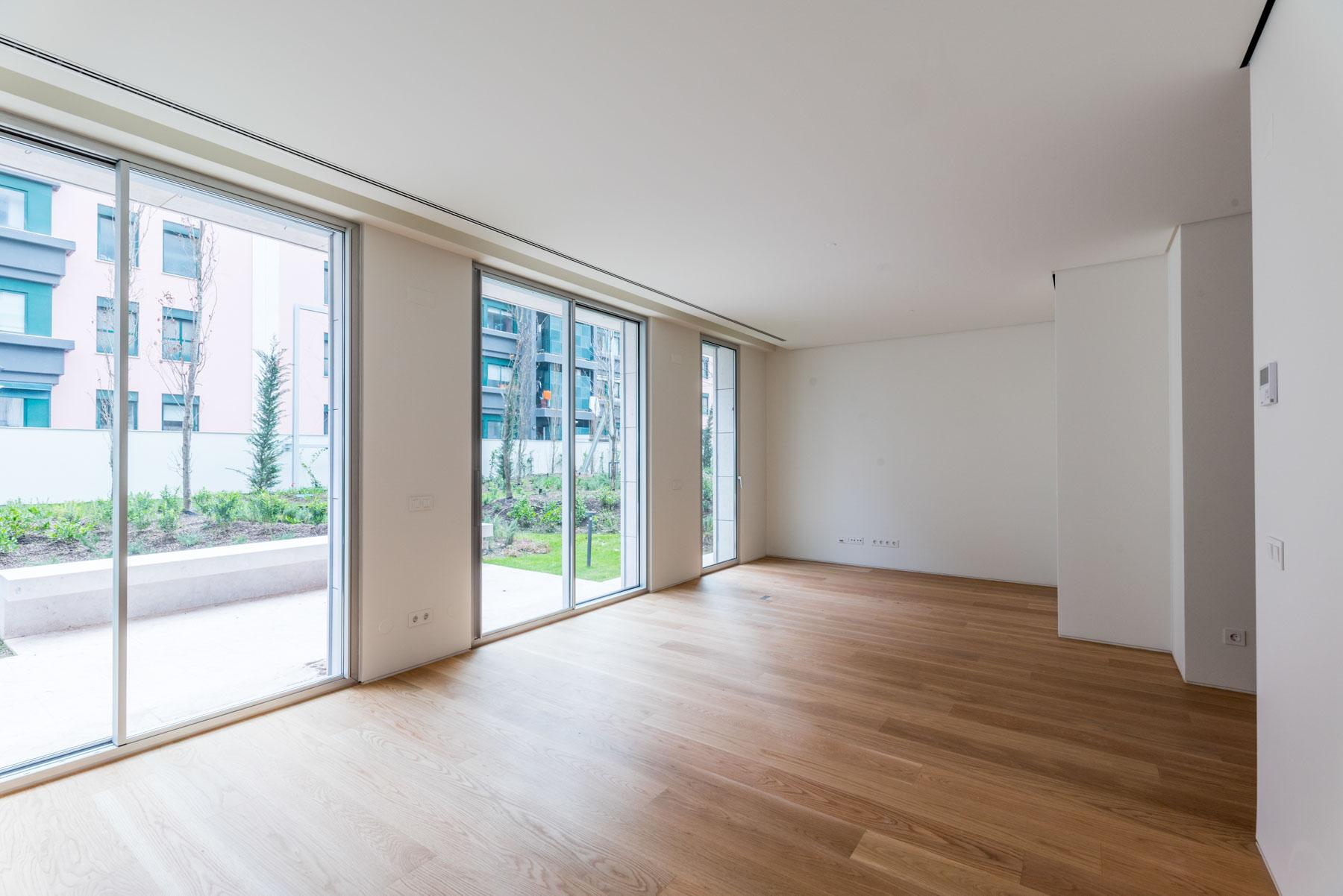 Apartamento T2 com lugar de garagem e arrecadação nas Amoreiras