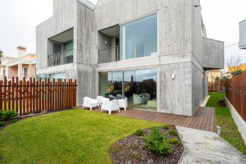 Moradia T4+1 com vista mar no Estoril