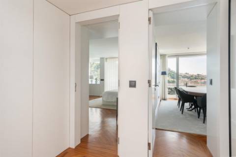 Apartamento T3 na primeira linha de Rio Douro