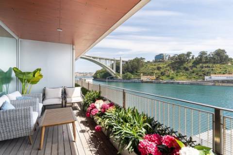 Apartamento T3 na primeira linha de Rio Douro