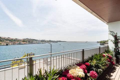 Apartamento T3 na primeira linha de Rio Douro