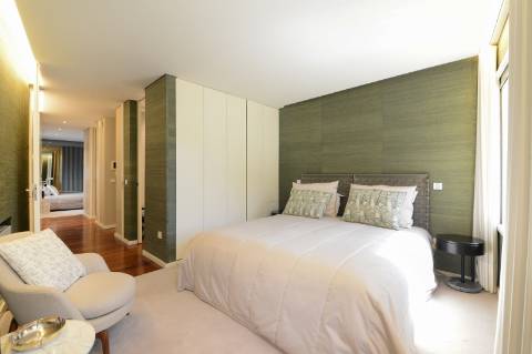 Apartamento T2 duplex com vista rio desafogada no Porto