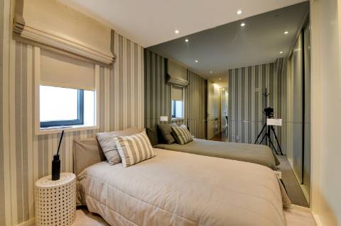 Apartamento T2 duplex com vista rio desafogada no Porto