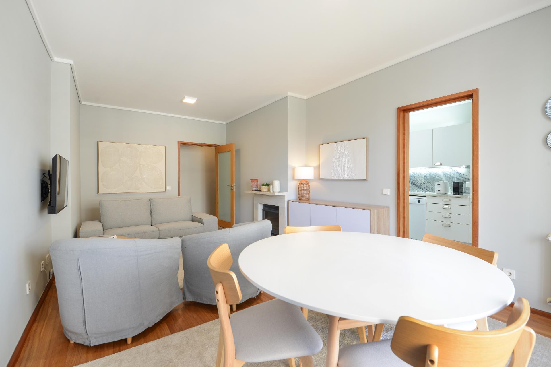 Apartamento T2 mobildo para arrendar no Aviz, Porto