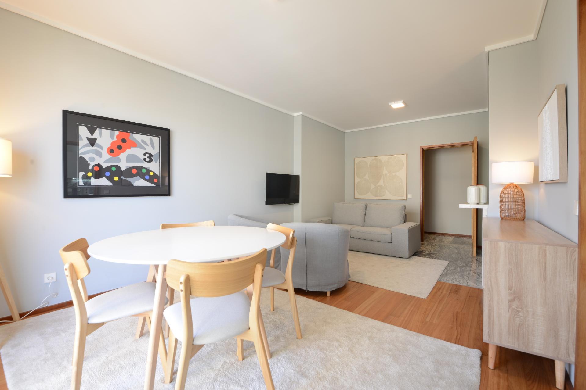 Apartamento T2 mobildo para arrendar no Aviz, Porto