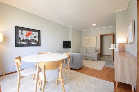 Apartamento T2 mobildo para arrendar no Aviz, Porto