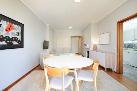 Apartamento T2 mobildo para arrendar no Aviz, Porto