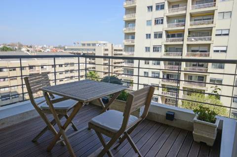 Apartamento T2 mobildo para arrendar no Aviz, Porto