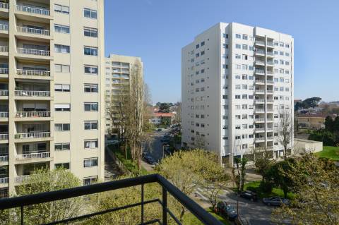 Apartamento T2 mobildo para arrendar no Aviz, Porto