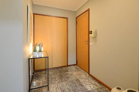 Apartamento T2 mobildo para arrendar no Aviz, Porto