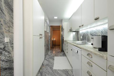 Apartamento T2 mobildo para arrendar no Aviz, Porto