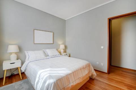 Apartamento T2 mobildo para arrendar no Aviz, Porto