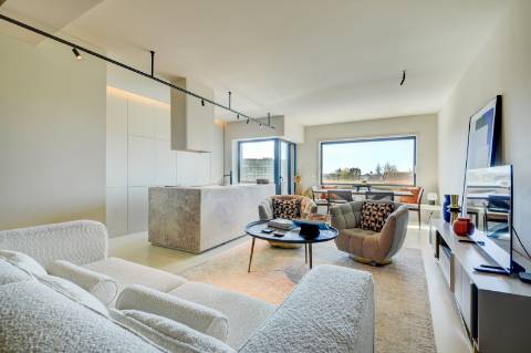 Apartamento T2 na Avenida da Boavista virado a poente