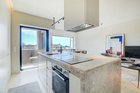 Apartamento T2 na Avenida da Boavista virado a poente