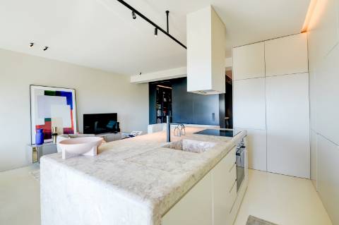 Apartamento T2 na Avenida da Boavista virado a poente