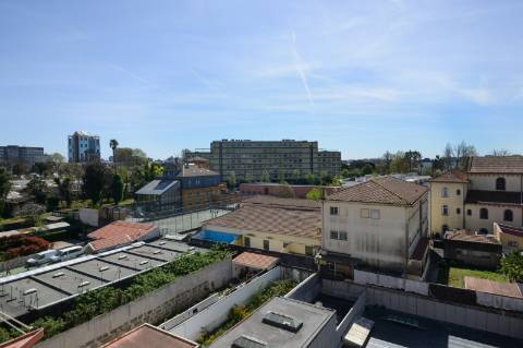 Apartamento T2 na Avenida da Boavista virado a poente