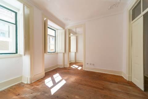 T2 +2 Campo de Ourique com cachet para obras