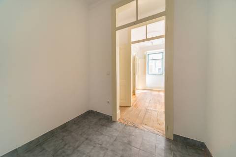 T2 +2 Campo de Ourique com cachet para obras