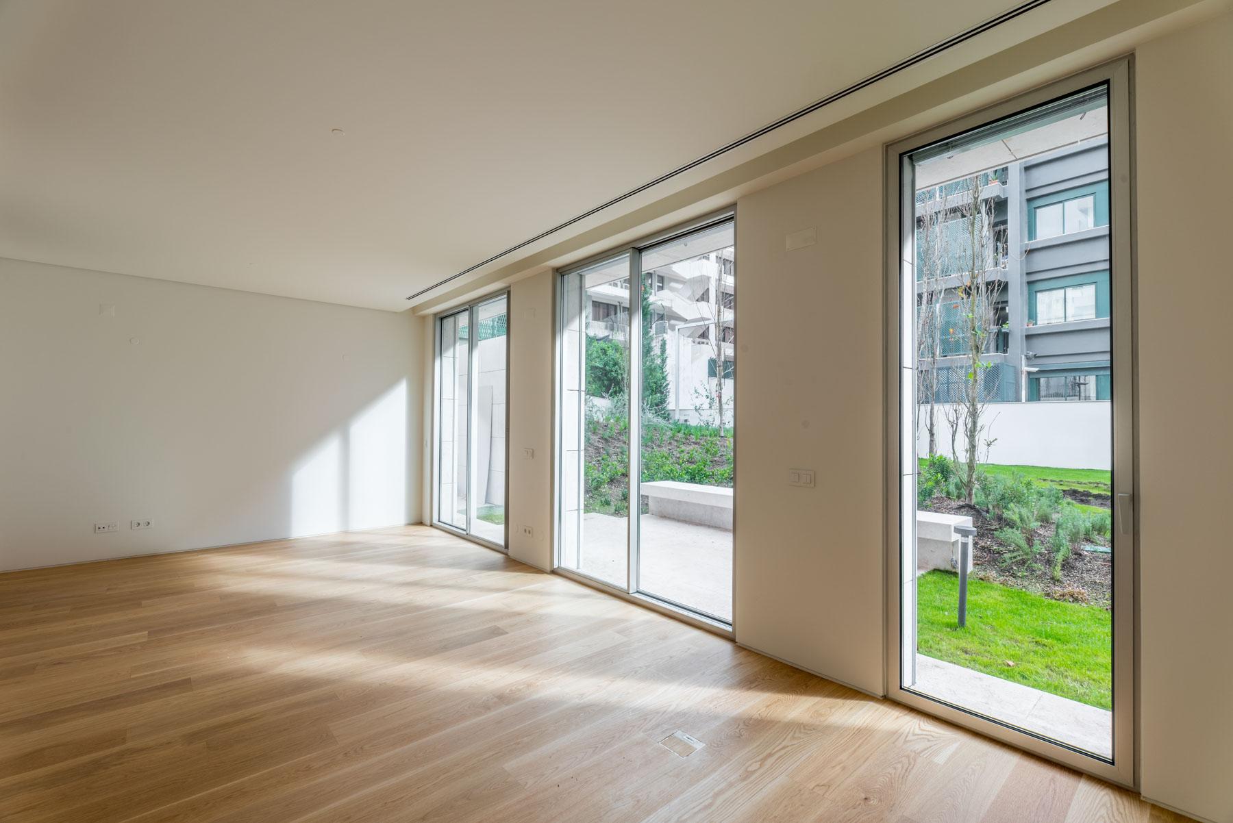 Apartamento T2 com lugar de garagem e arrecadação nas Amoreiras