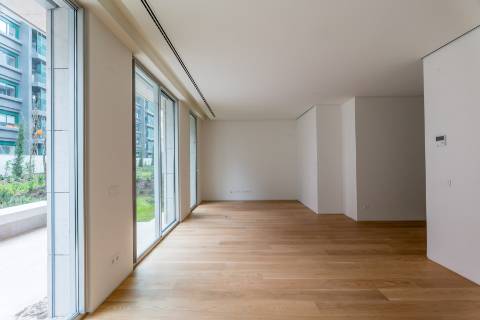 Apartamento T2 com lugar de garagem e arrecadação nas Amoreiras