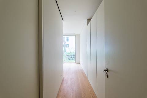 Apartamento T2 com lugar de garagem e arrecadação nas Amoreiras