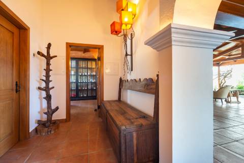 Moradia T3 térrea com piscina, campo de ténis e lote de 5.320 m² em Fontanelas, Sintra