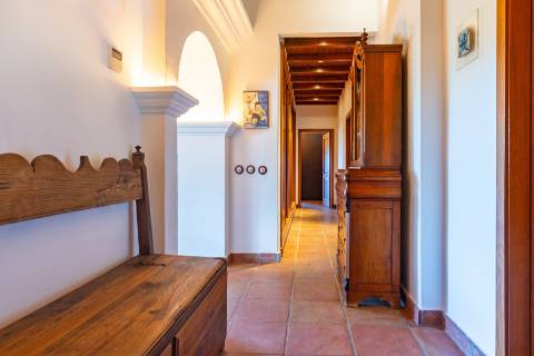 Moradia T3 térrea com piscina, campo de ténis e lote de 5.320 m² em Fontanelas, Sintra