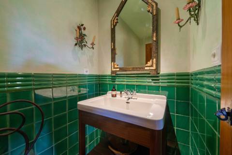 Moradia T3 térrea com piscina, campo de ténis e lote de 5.320 m² em Fontanelas, Sintra