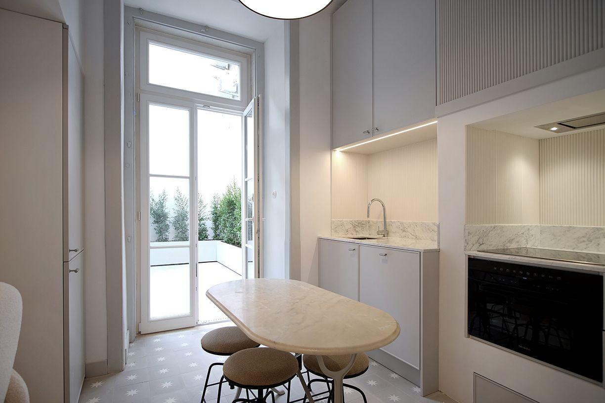 T2 + closet + Pateo. 75m2 area + 27m2 de Pateo totalmente renovada